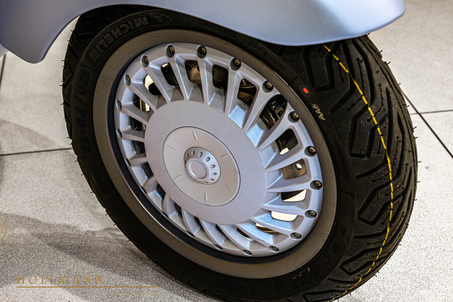 Vehicle view 13