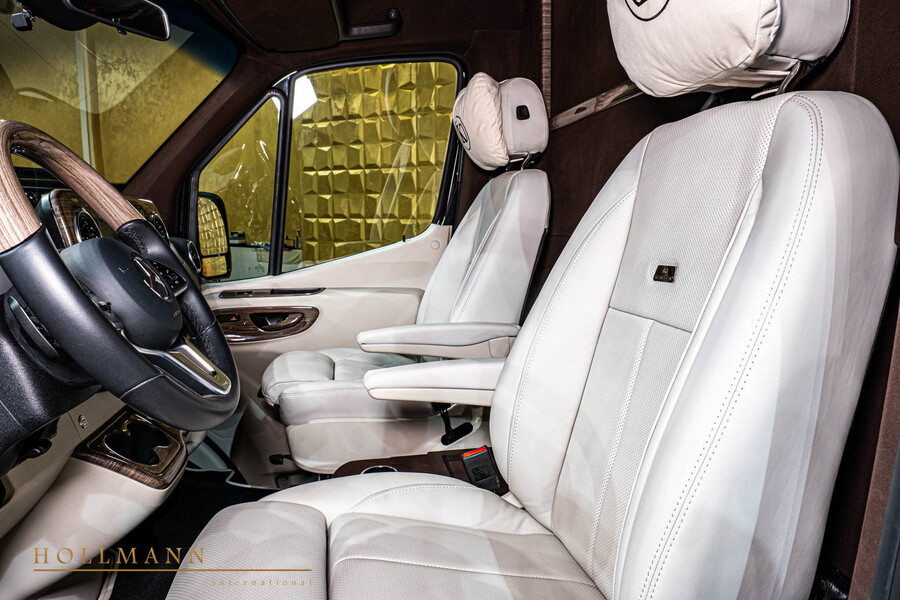 Vehicle view 9