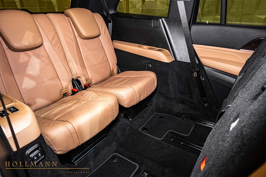 Vehicle view 25