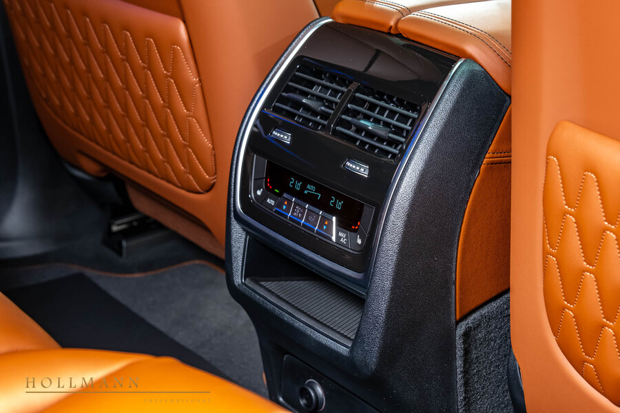 Vehicle view 25